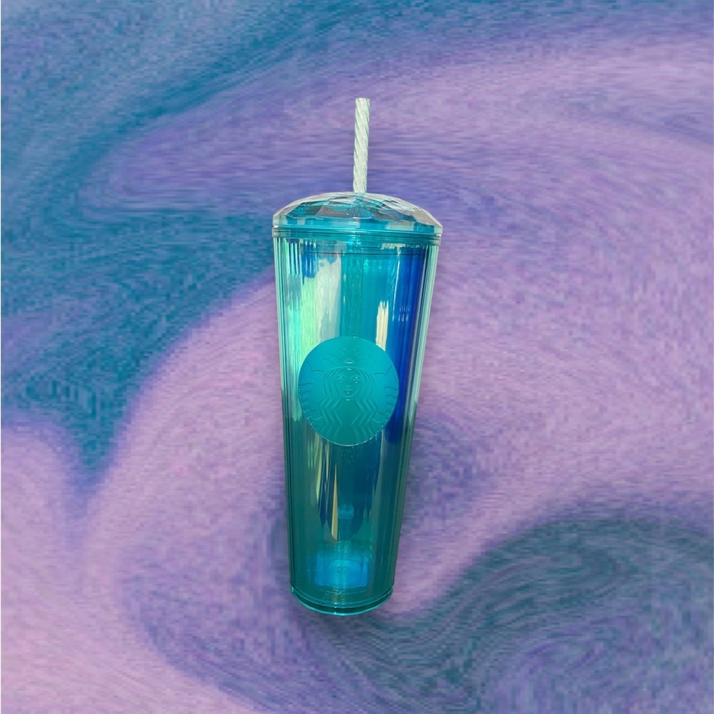 ♥︎ Starbucks 2021 Iridescent Kaleidoscope
Dome Turquoise Venti Tumbler ♥︎